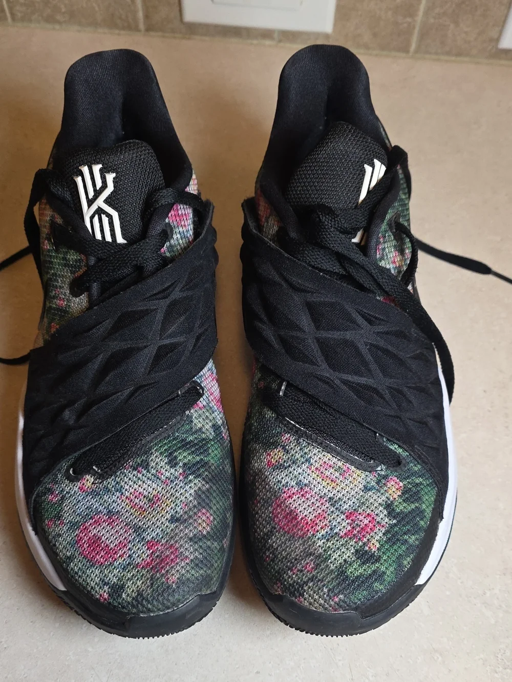 Nike Kyrie Low Floral Black Multicolor Basketball Shoes AO8979-002 Size 10